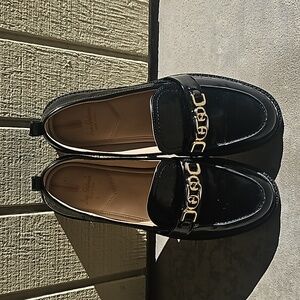 Like New! 8.5 Sam Edelman Loafers. Black with Gold Hardware